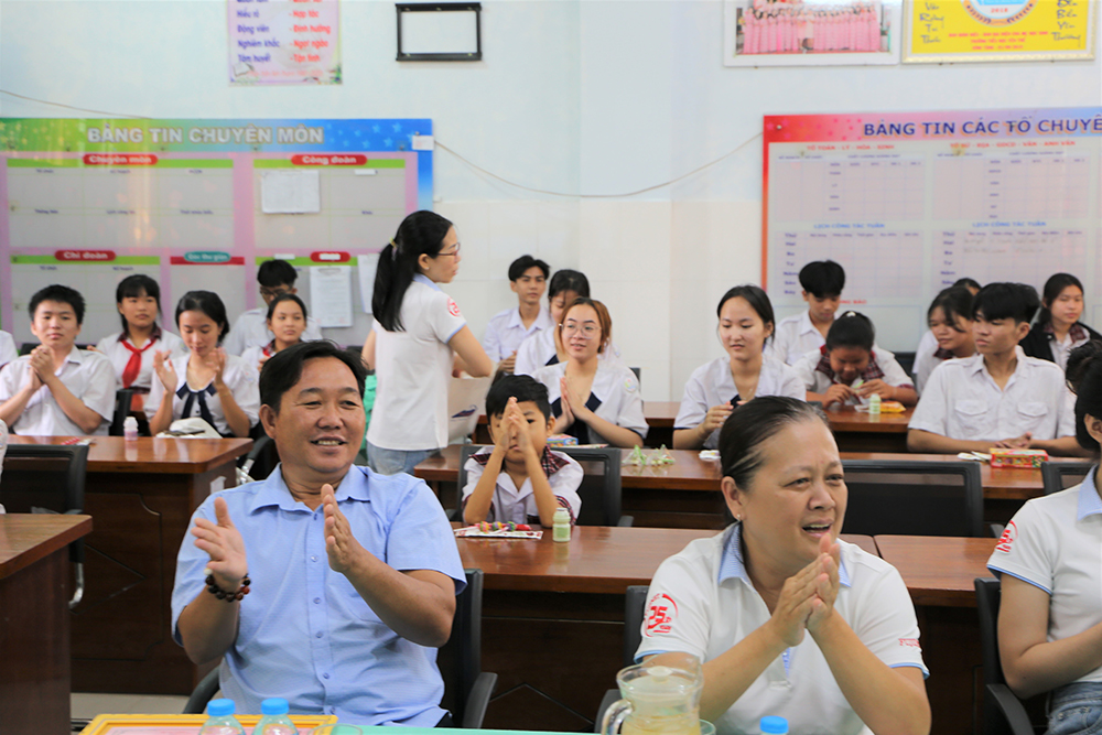 FUJINET TIẾP TỤC HÀNH TRÌNH VÌ GIÁO DỤC TẠI XÃ ĐẢO THẠNH AN